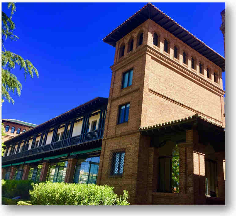 10.	Residencia de Estudiantes. Edificio de estilo neomudéjar (1915), según proyecto del arquitecto Antonio Flórez Urdapilleta. Lugar de encuentro de famosos literatos en la pre-y posguerra civil.