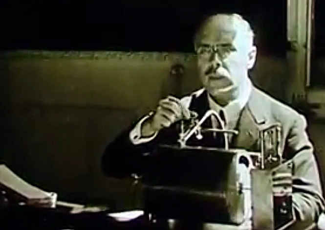 Con un clic se abre a gran tamaño y con doble clic se reduce