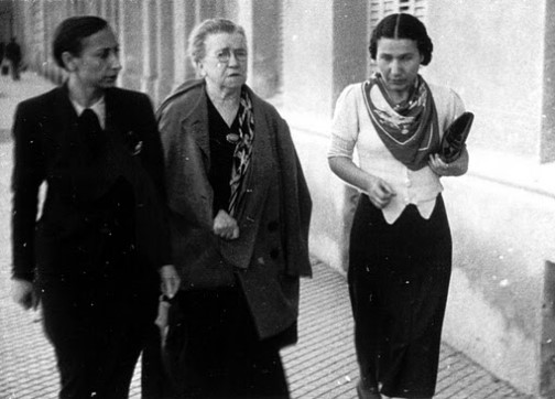 Con un clic se abre a gran tamaño y con doble clic se reduce